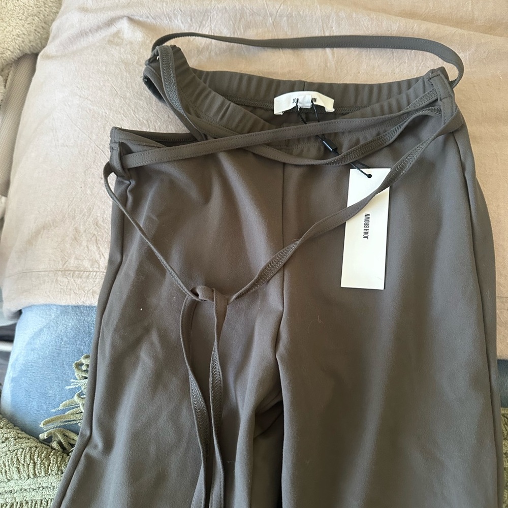 Joan Brown Cutout Mini Flare Legging - Picture 2 of 3
